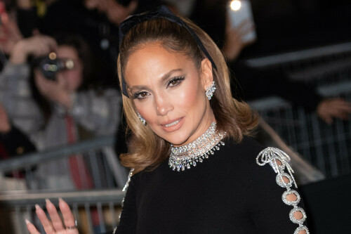 JenniferLopez_Valentino_January242024_HQPicsSpace0031049a6d80f2ef953e.jpeg