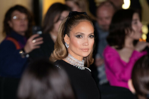 JenniferLopez_Valentino_January242024_HQPicsSpace0038c3a043060b11b68f