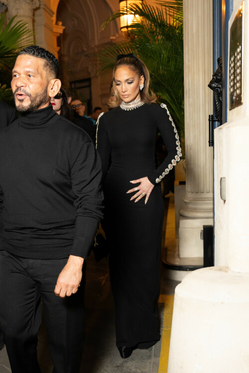 JenniferLopez_Valentino_January242024_HQPicsSpace00490b21b39129936215