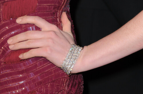 AnneHathaway_VanityFairOscarParty_February272011_HQPicsSpace_15_f8dcfdfe5950ce15.jpeg
