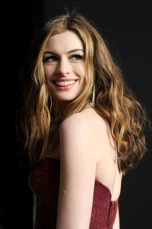AnneHathaway_VanityFairOscarParty_February272011_HQPicsSpace_24_6c5efa114bc95774.jpeg