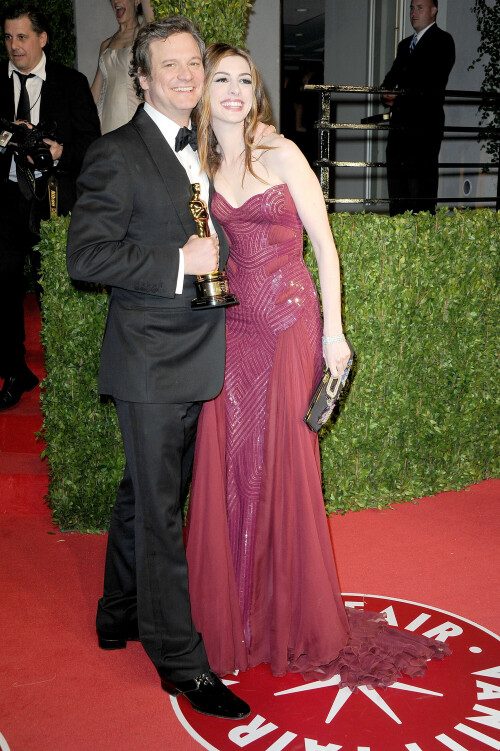 AnneHathaway_VanityFairOscarParty_February272011_HQPicsSpace_30_cb6aa1478792f1f0.jpeg