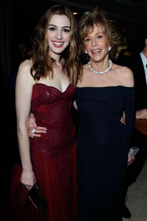 AnneHathaway_VanityFairOscarParty_February272011_HQPicsSpace_33_c5d81b1a94619410.jpeg