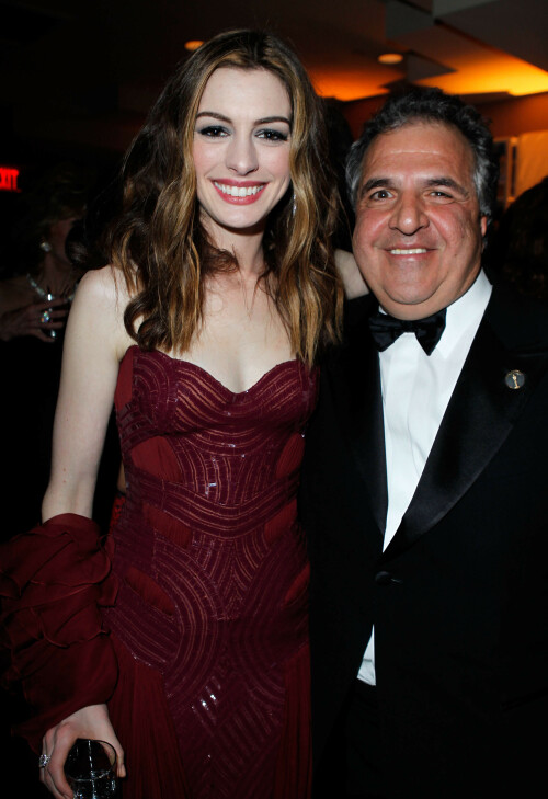 AnneHathaway_VanityFairOscarParty_February272011_HQPicsSpace_41_36ee7f79430afafa.jpeg