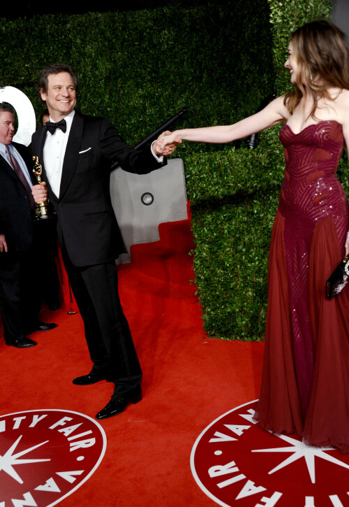 AnneHathaway_VanityFairOscarParty_February272011_HQPicsSpace_45_04111933f12d3477.jpeg