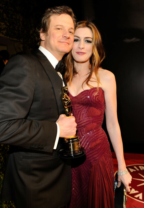 AnneHathaway_VanityFairOscarParty_February272011_HQPicsSpace_48_38000ff6ea7b9238.jpeg