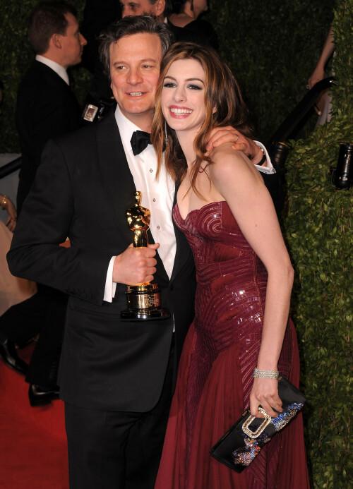 AnneHathaway_VanityFairOscarParty_February272011_HQPicsSpace_55_72992c7dd4d1a01b.jpeg