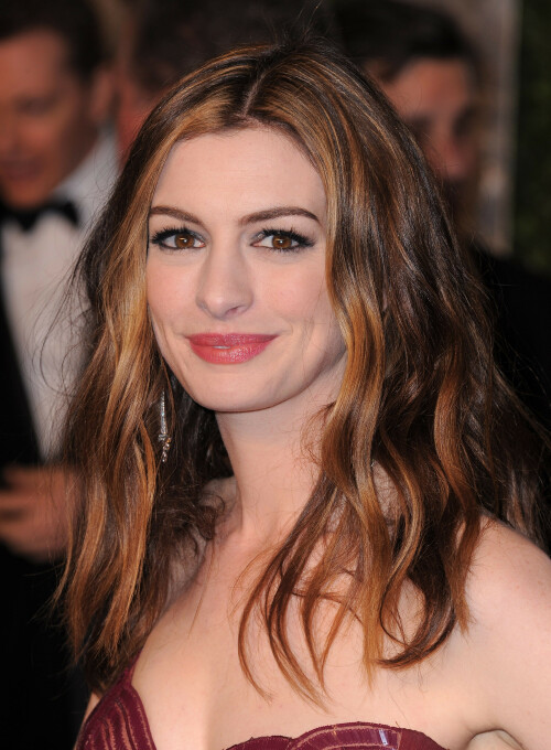 AnneHathaway_VanityFairOscarParty_February272011_HQPicsSpace_60_5251925d07391eba.jpeg