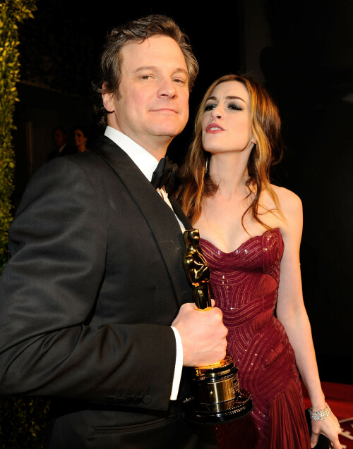 AnneHathaway_VanityFairOscarParty_February272011_HQPicsSpace_67_ec28569113d9754a.jpeg