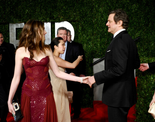 AnneHathaway_VanityFairOscarParty_February272011_HQPicsSpace_68_71161e848a0e08aa.jpeg