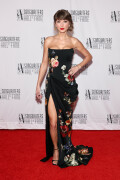 TaylorSwift_SongwritersHallOfFame_June112026_HQPicsSpace_29_a93355be51748618