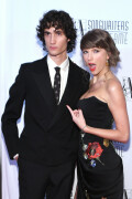 TaylorSwift_SongwritersHallOfFame_June112026_HQPicsSpace_3_65ac90de3461baa3