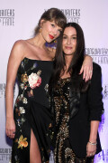 TaylorSwift_SongwritersHallOfFame_June112026_HQPicsSpace_6_cf55832af903ee52