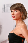 TaylorSwift_SongwritersHallOfFame_June112026_HQPicsSpace_100_bbaaaa204b9e0a0c