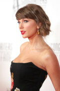 TaylorSwift_SongwritersHallOfFame_June112026_HQPicsSpace_109_53a7728f6ab41ef4