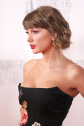 TaylorSwift_SongwritersHallOfFame_June112026_HQPicsSpace_110_444fa8d6608d0d9b