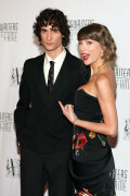TaylorSwift_SongwritersHallOfFame_June112026_HQPicsSpace_116_d60e4655f9d62cfa