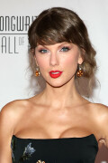 TaylorSwift_SongwritersHallOfFame_June112026_HQPicsSpace_119_fa2419cf1eda79de