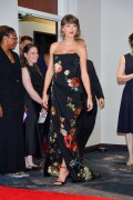 TaylorSwift_SongwritersHallOfFame_June112026_HQPicsSpace_69_28ebdd7fdc0a2527