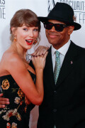 TaylorSwift_SongwritersHallOfFame_June112026_HQPicsSpace_72_34dc99410fb4453d