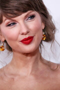 TaylorSwift_SongwritersHallOfFame_June112026_HQPicsSpace_74_c815f07c491678bb