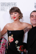 TaylorSwift_SongwritersHallOfFame_June112026_HQPicsSpace_75_7036ddea4962ddd1