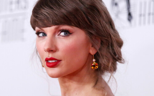 TaylorSwift_SongwritersHallOfFame_June112026_HQPicsSpace_76_f8e5e4d3c092e7f2.jpeg