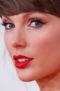 TaylorSwift_SongwritersHallOfFame_June112026_HQPicsSpace_77_04e16d64bda29357