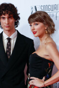TaylorSwift_SongwritersHallOfFame_June112026_HQPicsSpace_84_e183d60e1f41f86f