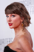 TaylorSwift_SongwritersHallOfFame_June112026_HQPicsSpace_85_ffaa8073dc8f7864