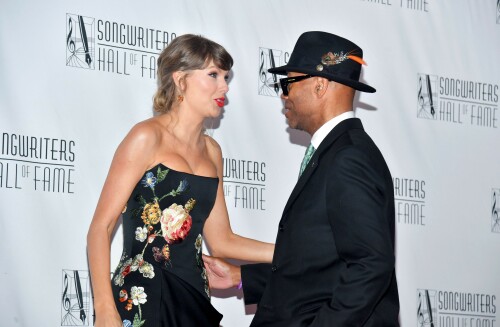 TaylorSwift_SongwritersHallOfFame_June112026_HQPicsSpace_90_c283ca2ae03d8653.jpeg