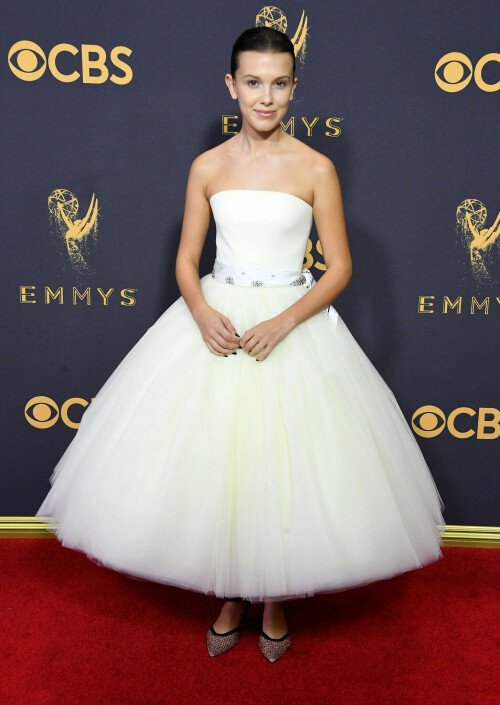 MillieBobbyBrown_2017_EmmyAwards_127_c15fa0e992df113d.jpeg