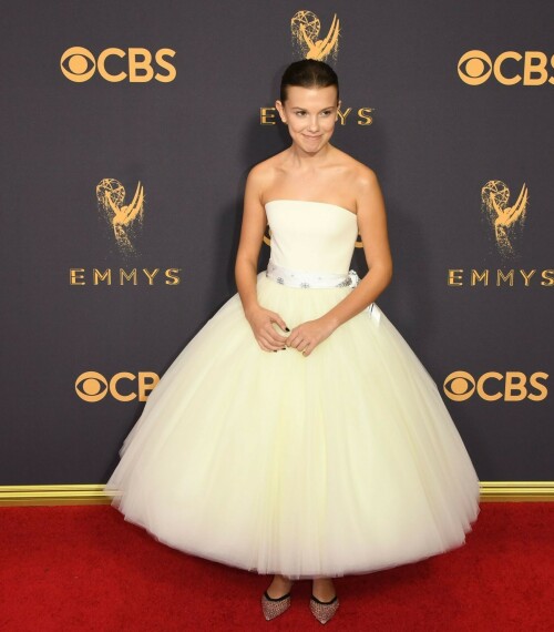 MillieBobbyBrown_2017_EmmyAwards_135_281c21263991ca07.jpeg