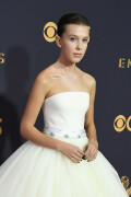 MillieBobbyBrown_2017_EmmyAwards_141_c7739ae44d323e5f