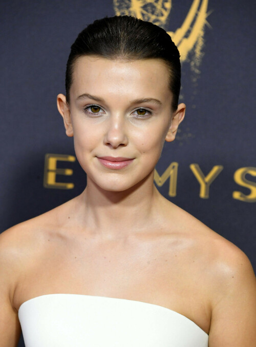 MillieBobbyBrown_2017_EmmyAwards_150_8188bdebafe45842.jpeg