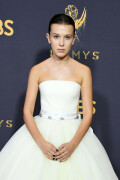 MillieBobbyBrown_2017_EmmyAwards_167_f2e7080d53b6e421