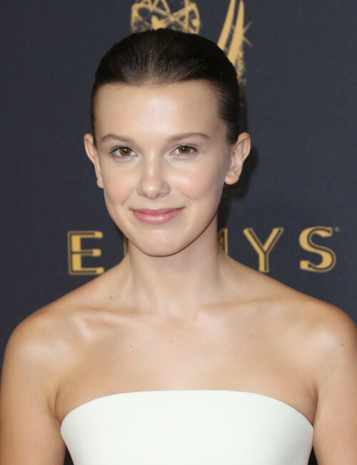 MillieBobbyBrown_2017_EmmyAwards_174_8149922e8c3dd0da.jpeg