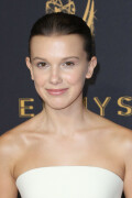 MillieBobbyBrown_2017_EmmyAwards_174_8149922e8c3dd0da