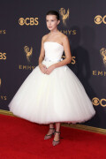 MillieBobbyBrown_2017_EmmyAwards_179_59271481d1f2b0b6