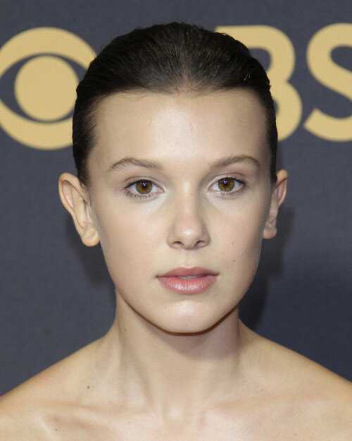 MillieBobbyBrown_2017_EmmyAwards_180_2edbd0c43cb27f8e.jpeg