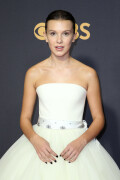 MillieBobbyBrown_2017_EmmyAwards_197_d2e29738bb0978d4