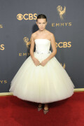 MillieBobbyBrown_2017_EmmyAwards_198_2bca64cfb24777bc