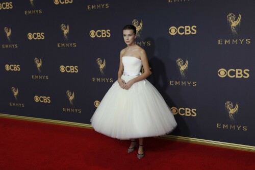 MillieBobbyBrown_2017_EmmyAwards_3_04539d40d36820fe.jpeg