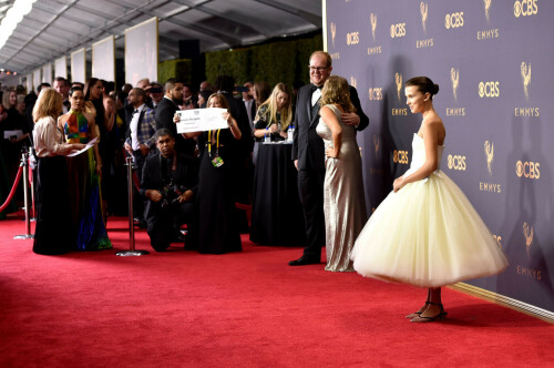 MillieBobbyBrown_2017_EmmyAwards_55_3c639a9d26a3219a.jpeg