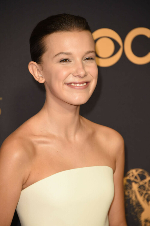 MillieBobbyBrown_2017_EmmyAwards_57_0f005c858ccac215.jpeg