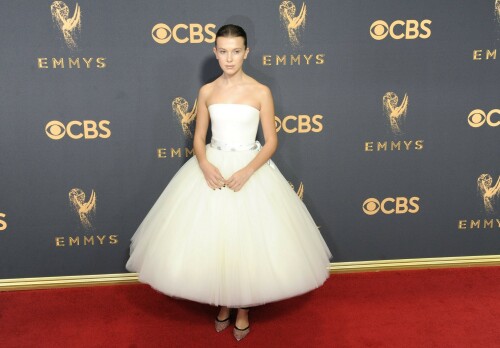 MillieBobbyBrown_2017_EmmyAwards_69_408a3a38a1662e10.jpeg