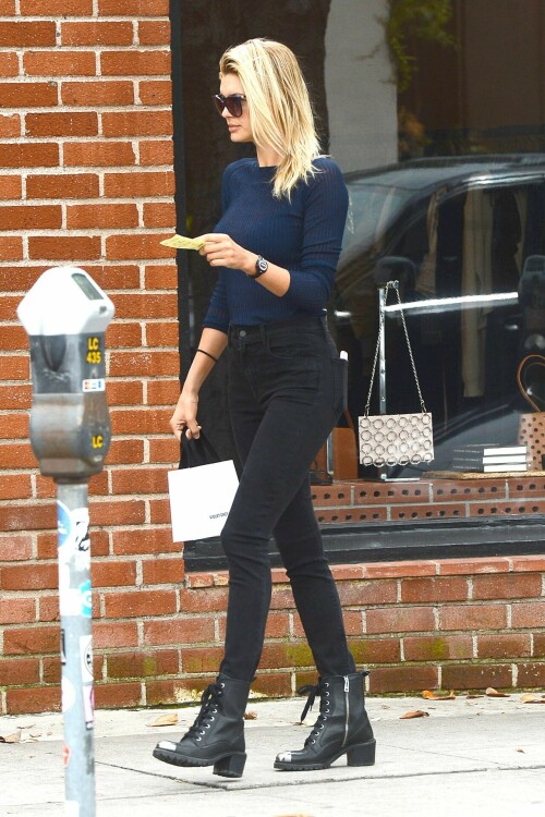 KellyRohrbach_LosAngeles_May102017_HQPicsSpace_9_d617358d77c1c4e1.jpeg