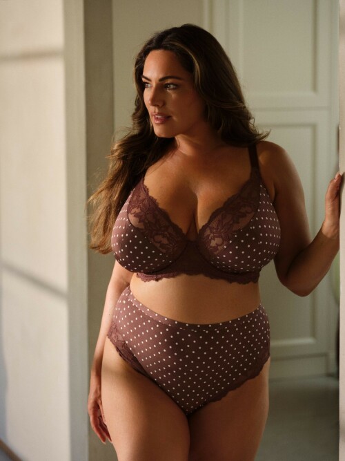 KellyBrook_LingerieCollection_2026_13_1138019975931774.jpeg