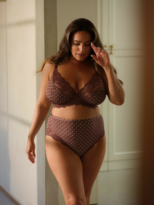 KellyBrook_LingerieCollection_2026_14_76e8a8c49b281dfb.jpeg