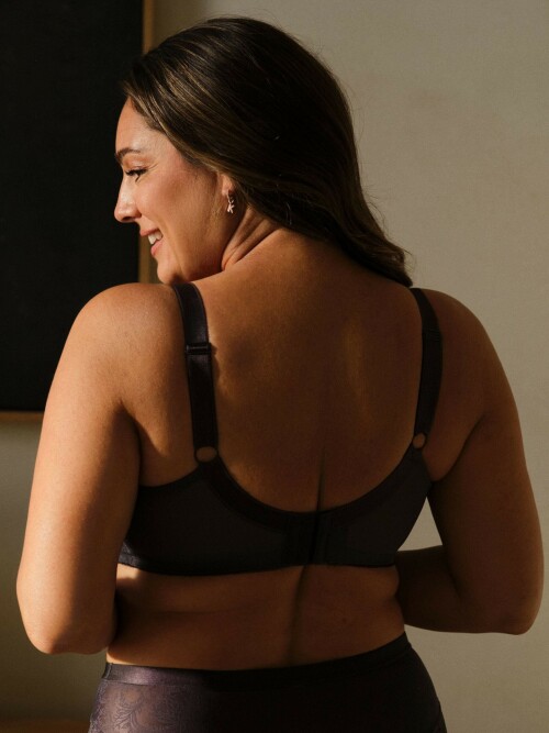 KellyBrook_LingerieCollection_2026_35_31df8fe97798455b.jpeg